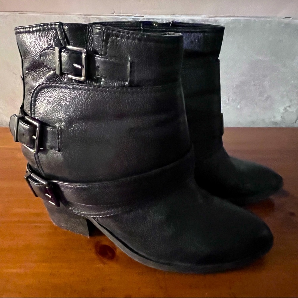 Jessica Simpson black Teagan booties